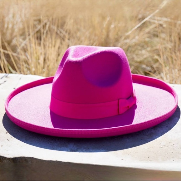 Fuschia wide brim hat! Purchased from Dressed in LALA! 🩷🩷 - Picture 2 of 5